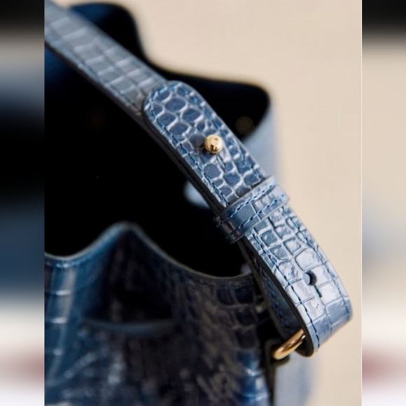 SÉZANE Farrow Leather Bucket Bag In Denim Croc Blue NWT - Picture 5 of 9